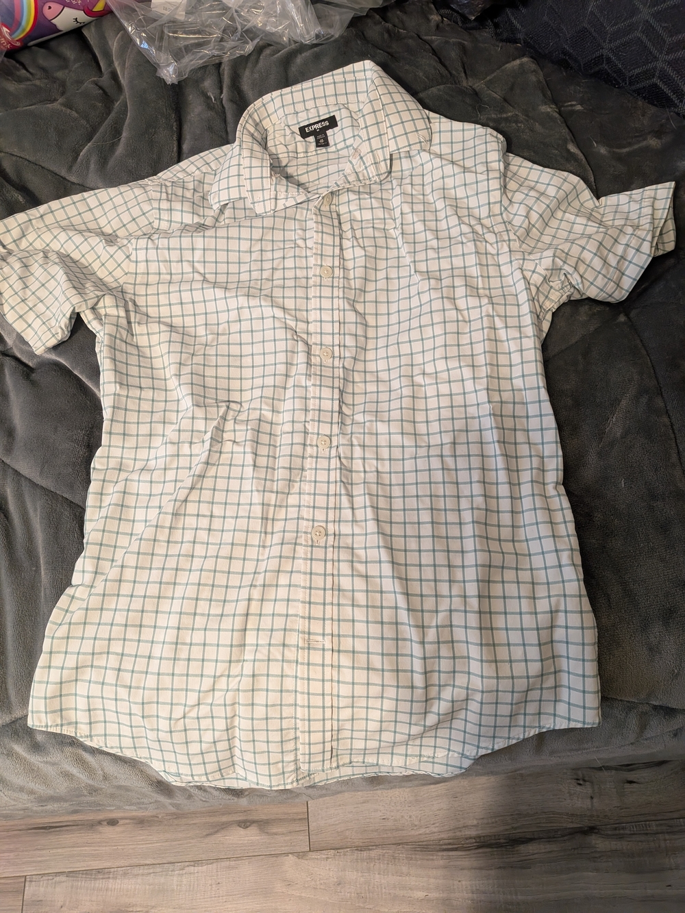 Express Men’s Short-Sleeve Button-Down Shirt in White with Green Windowpane